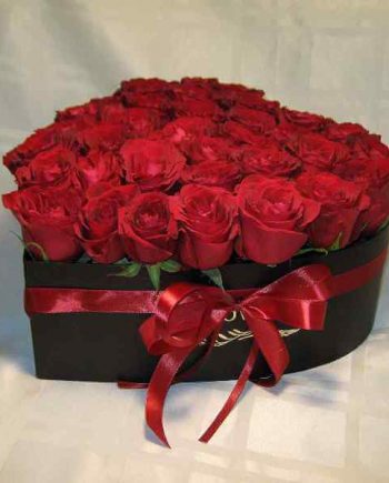 Box srce sa crvenim ružama