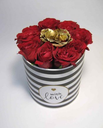 Box sa crvenim ružama i jednom zlatnom