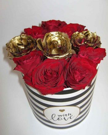 Box sa crvenim i zlatnim ružama