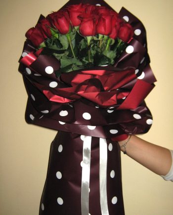 Buket sa crvenim ružama