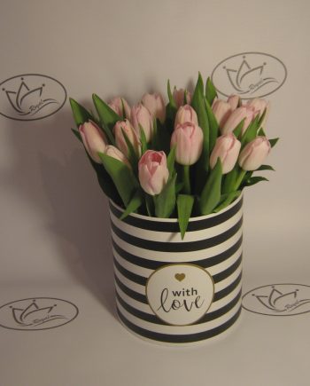 Box of flowers sa roze lalama