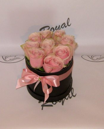 Box of flowers sa roze ružom