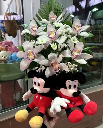 Box of flowers sa orhidejom i plišanom igračkom 626
